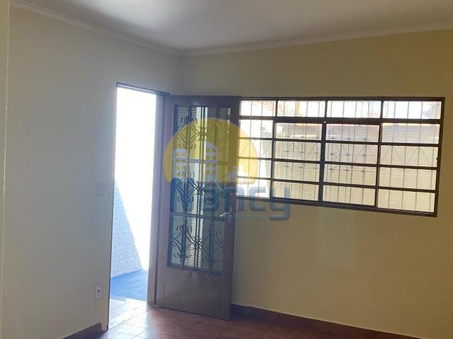 Casa para alugar com 3 quartos, 106m² - Foto 1